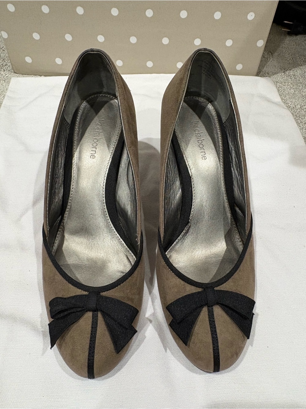 Liz Claiborne Taupe Suede Pumps with Black Bow Trim